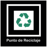 Símbolo del reciclaje con las tres flechas verdes señalándose en bucle y fondo blanco